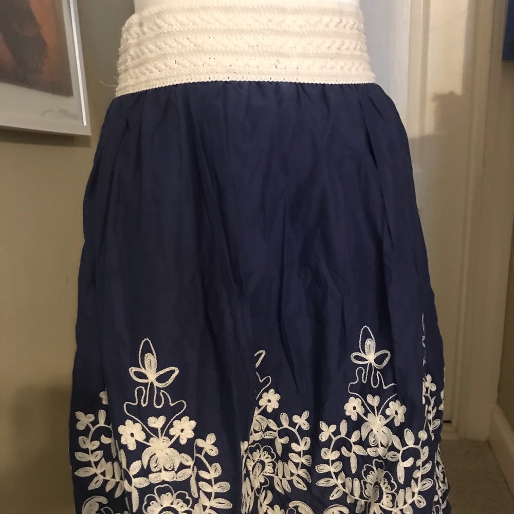 Skirt - Picture 2 of 7